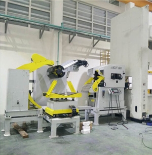 NC伺服送料機 NC伺服送料機